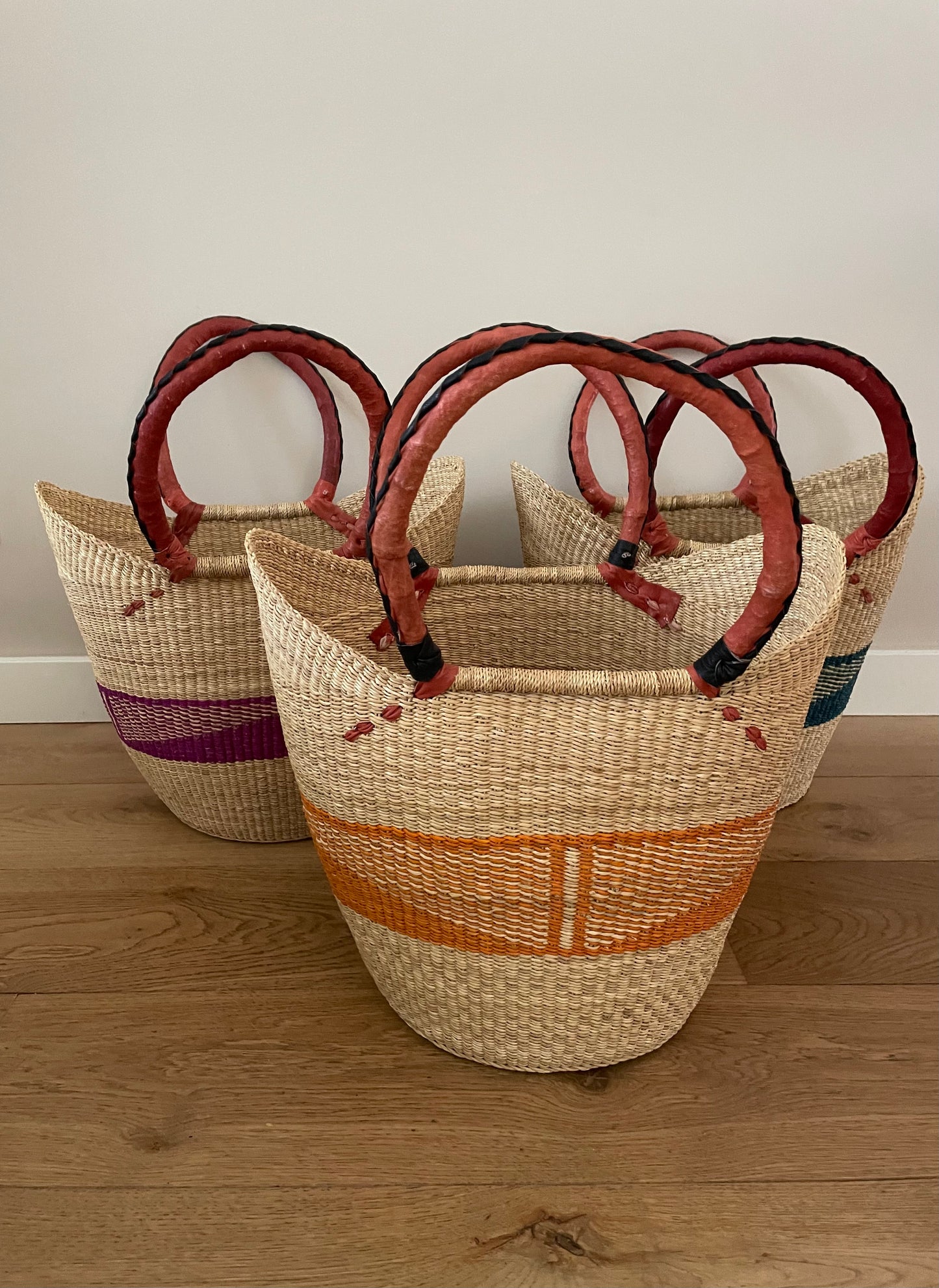 Bolga rieten mand naturel/fuchsia