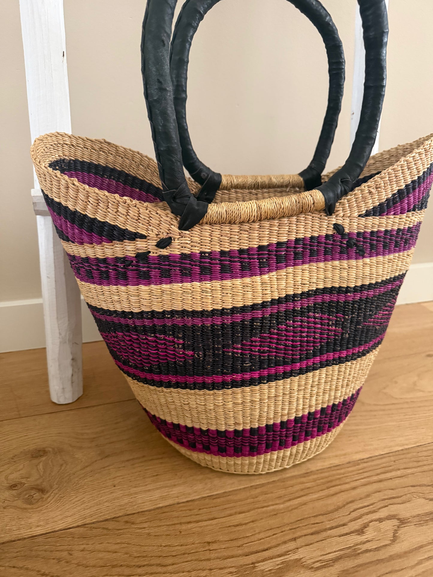 Bolga rieten mand donker roze / naturel