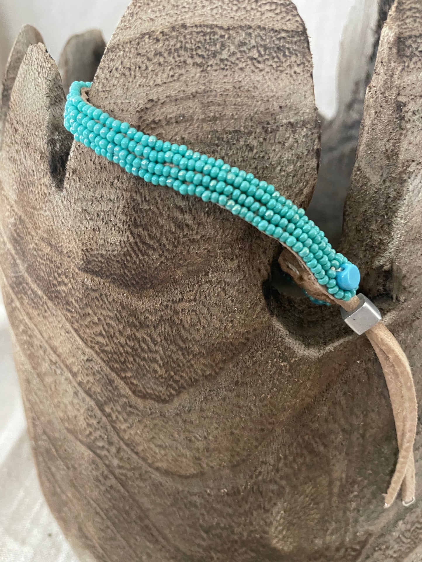 Kralen armband op suede