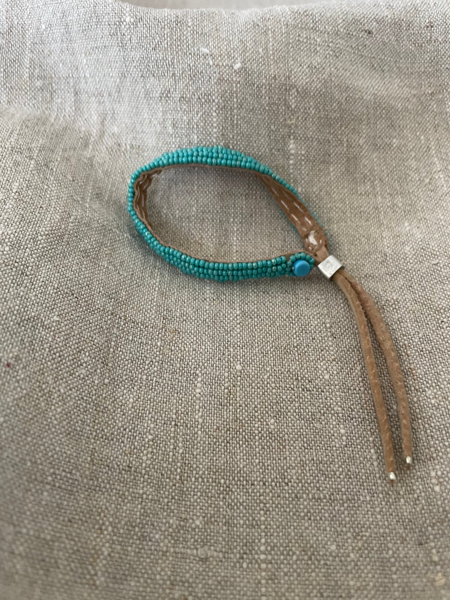 Kralen armband op suede