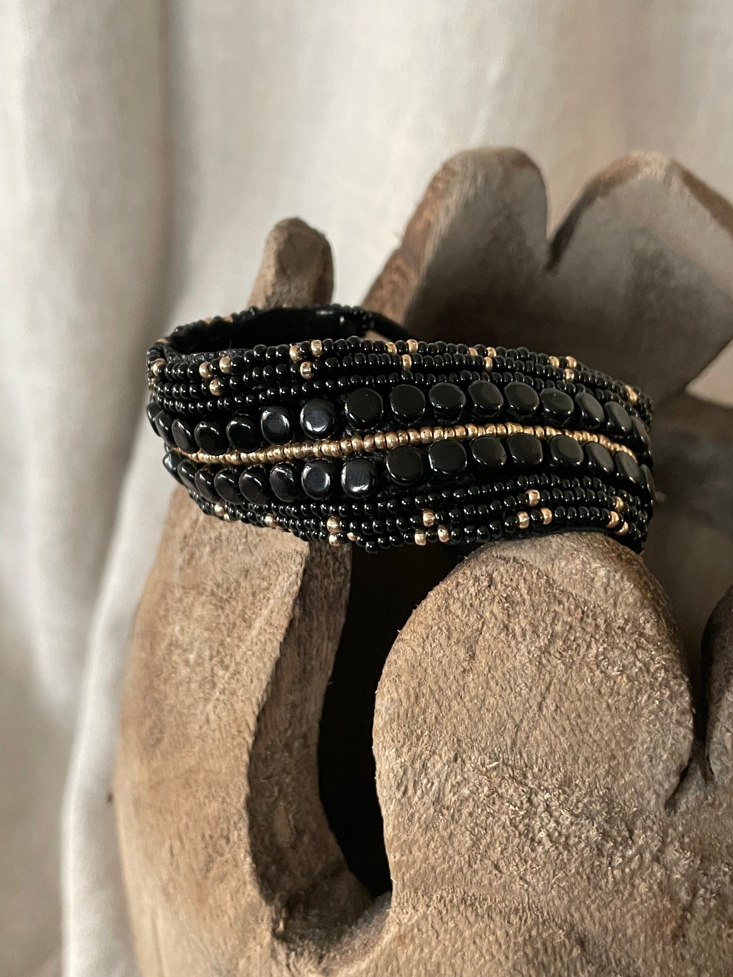 Narrow Leather armband zwart/goud