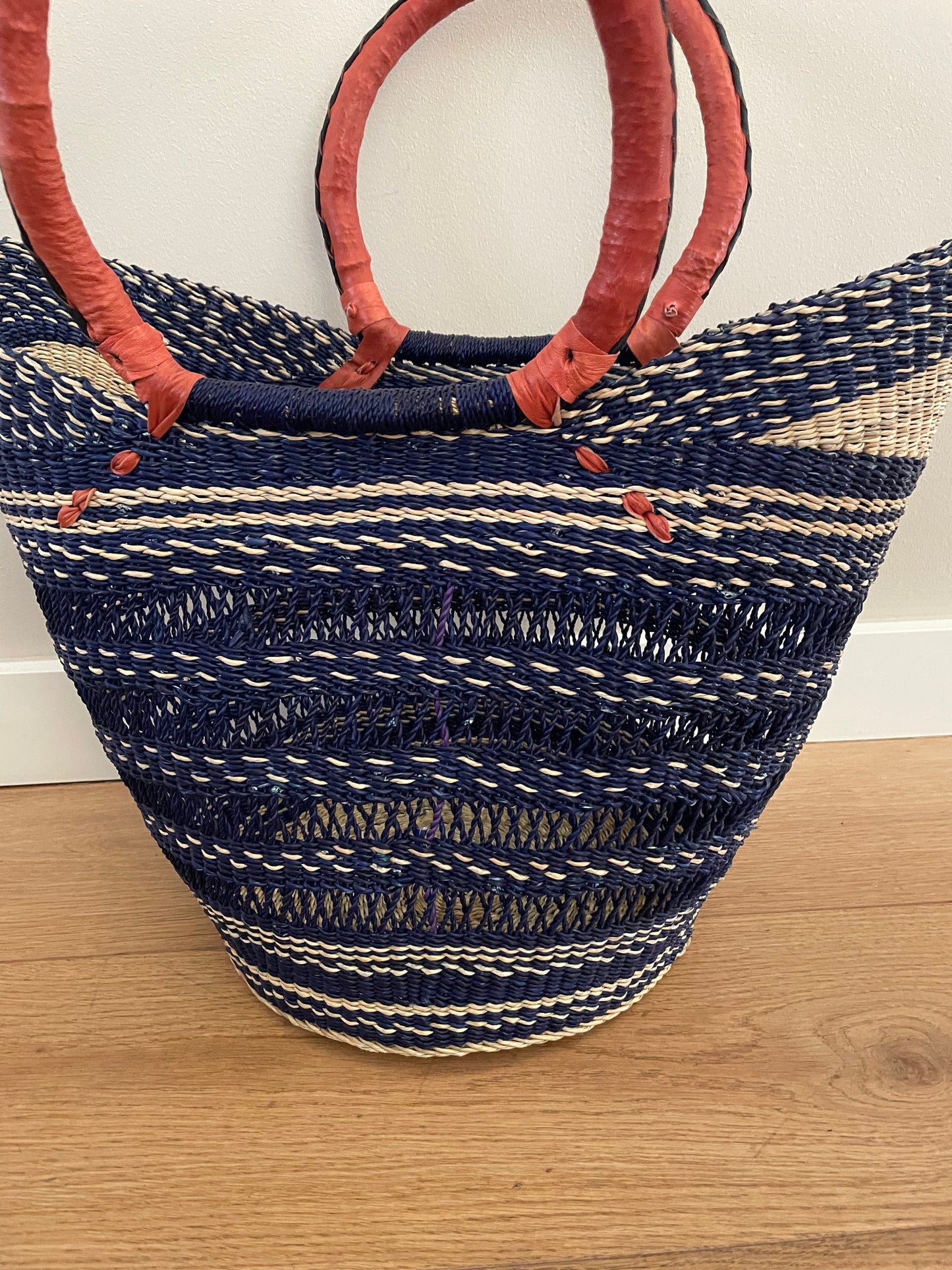 Bolga opengewerkte rieten mand blauw