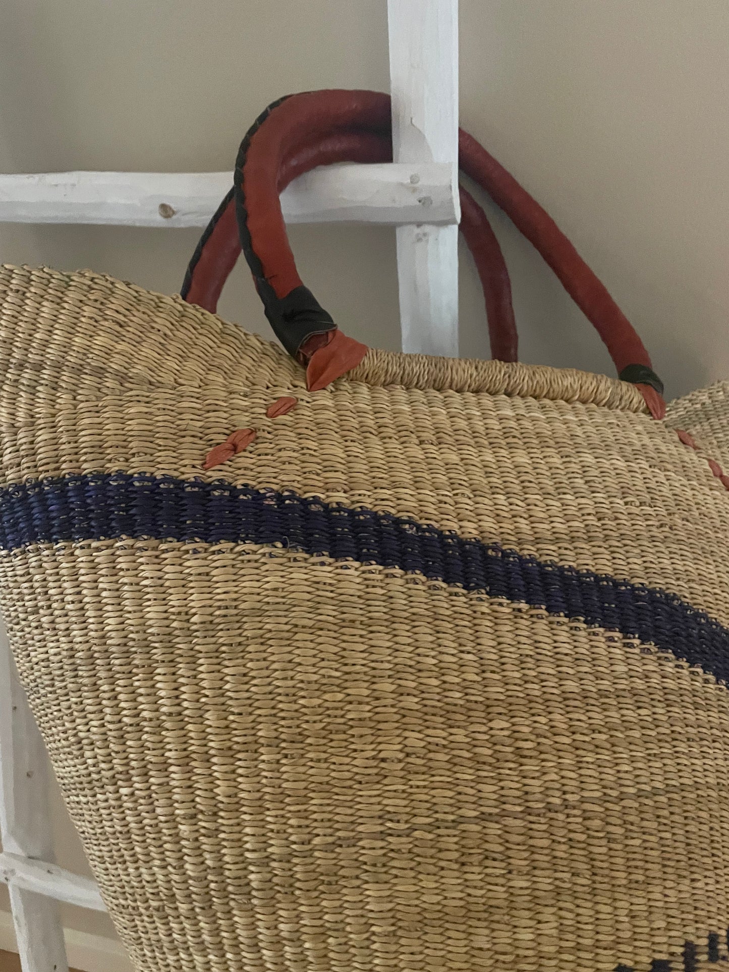 Bolga rieten mand naturel/donkerblauw