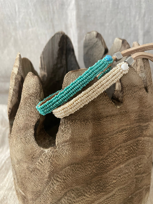 Kralen armband op suede